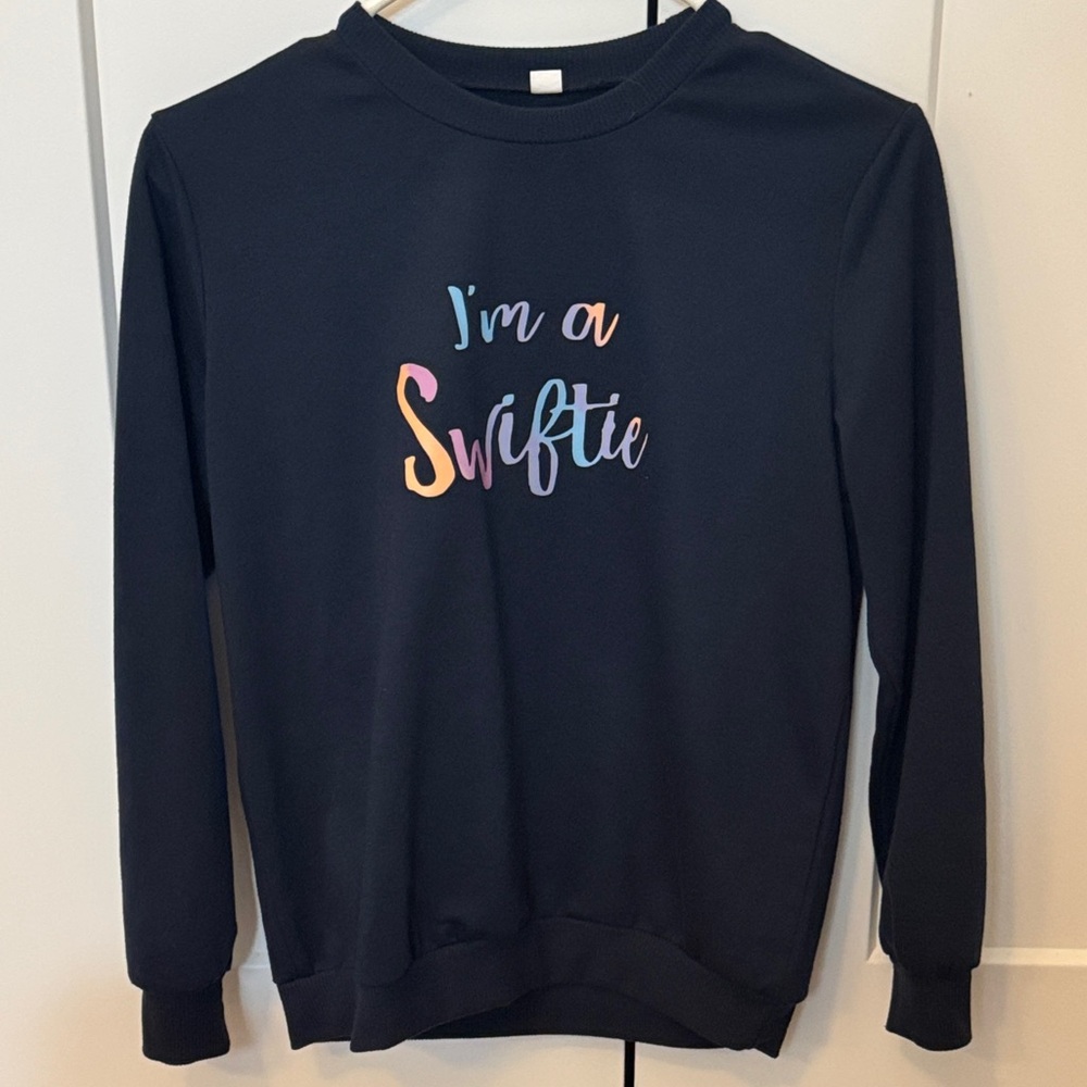 I'm a Swiftie Crewneck Sweatshirt - Black